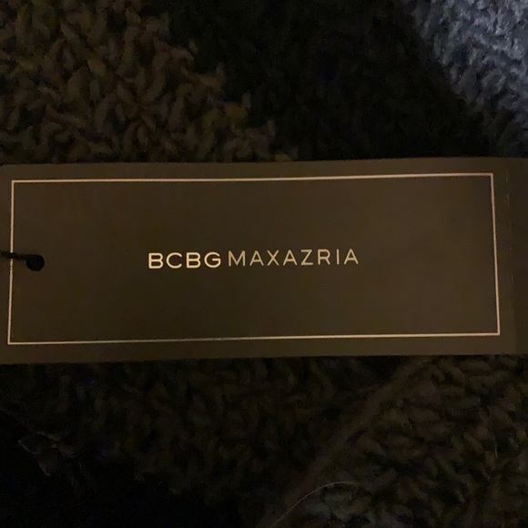 🎄 BCBGMAXAZRIA Crochet Striped Pompom Trim Muffler Elongated Scarf NWT O/S - Picture 9 of 9